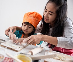 lakukan-trik-ini-agar-si-kecil-jatuh-cinta-dengan-kue-tradisional-cover